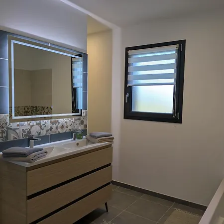 Floria Neuve Avec Piscine Privee Chauffee En Sud Ardeche 别墅 *