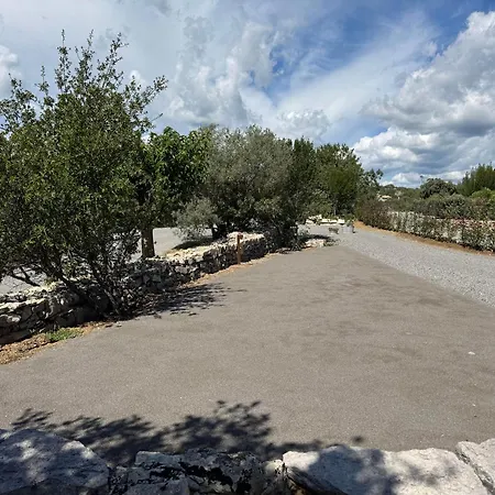 Floria Neuve Avec Piscine Privee Chauffee En Sud Ardeche 别墅