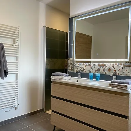 Neuve Avec Piscine Privee Chauffee Et Sa Superbe Terrasse Villa