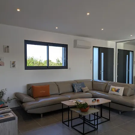 Neuve Avec Piscine Privee Chauffee Et Sa Superbe Terrasse Joyeuse
